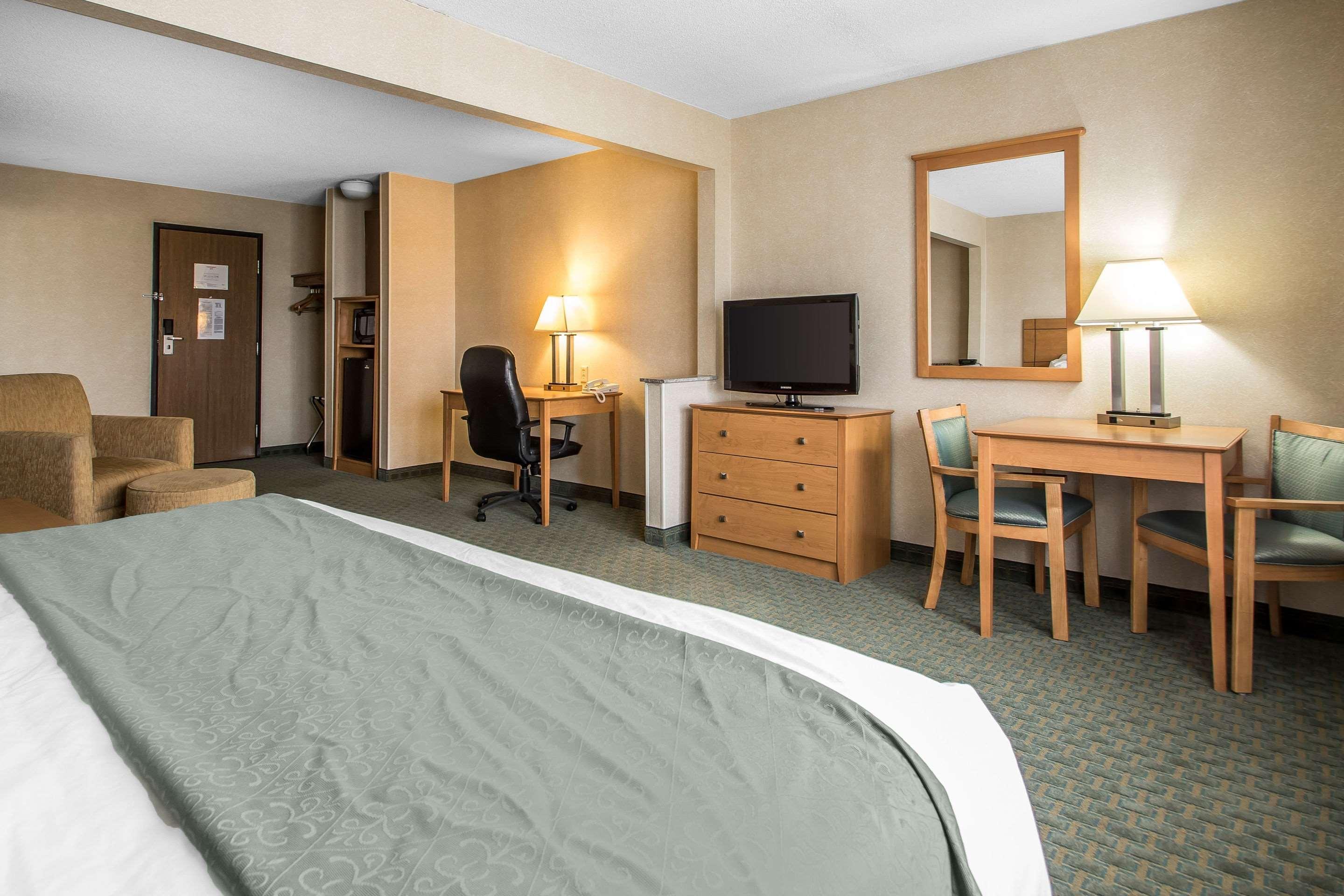 Quality Inn Dubuque On Hwy 20 Esterno foto