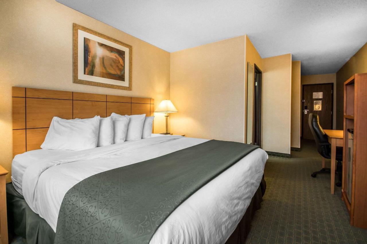 Quality Inn Dubuque On Hwy 20 Esterno foto